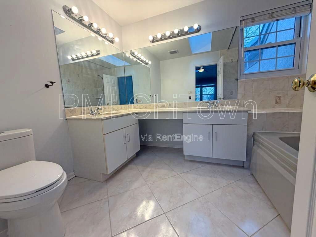 Gorgeous 3 Bedroom, 2.5 Bathroom Townhome Available for Rent! property image