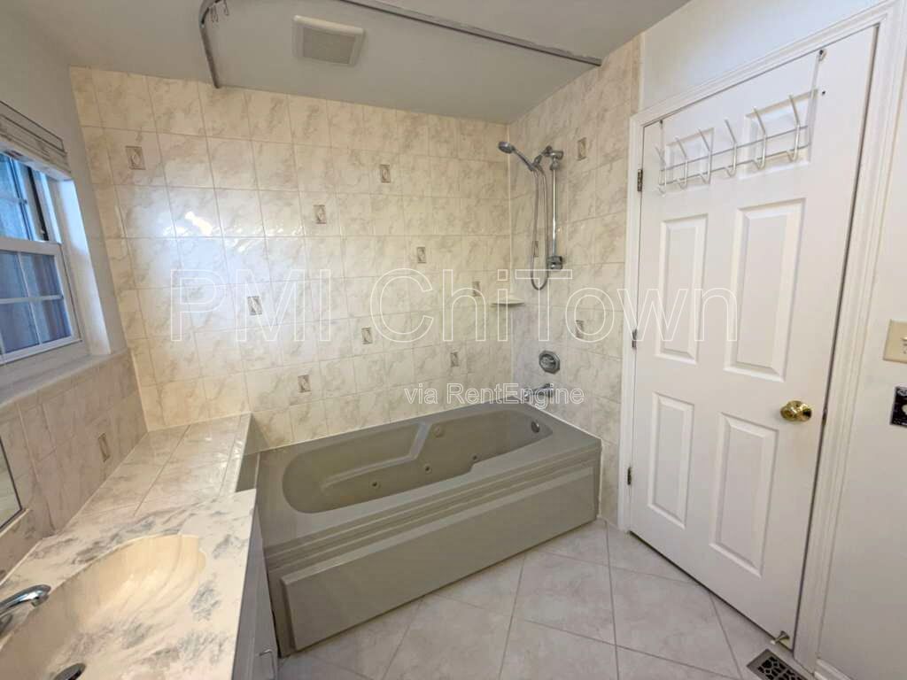 Gorgeous 3 Bedroom, 2.5 Bathroom Townhome Available for Rent! property image