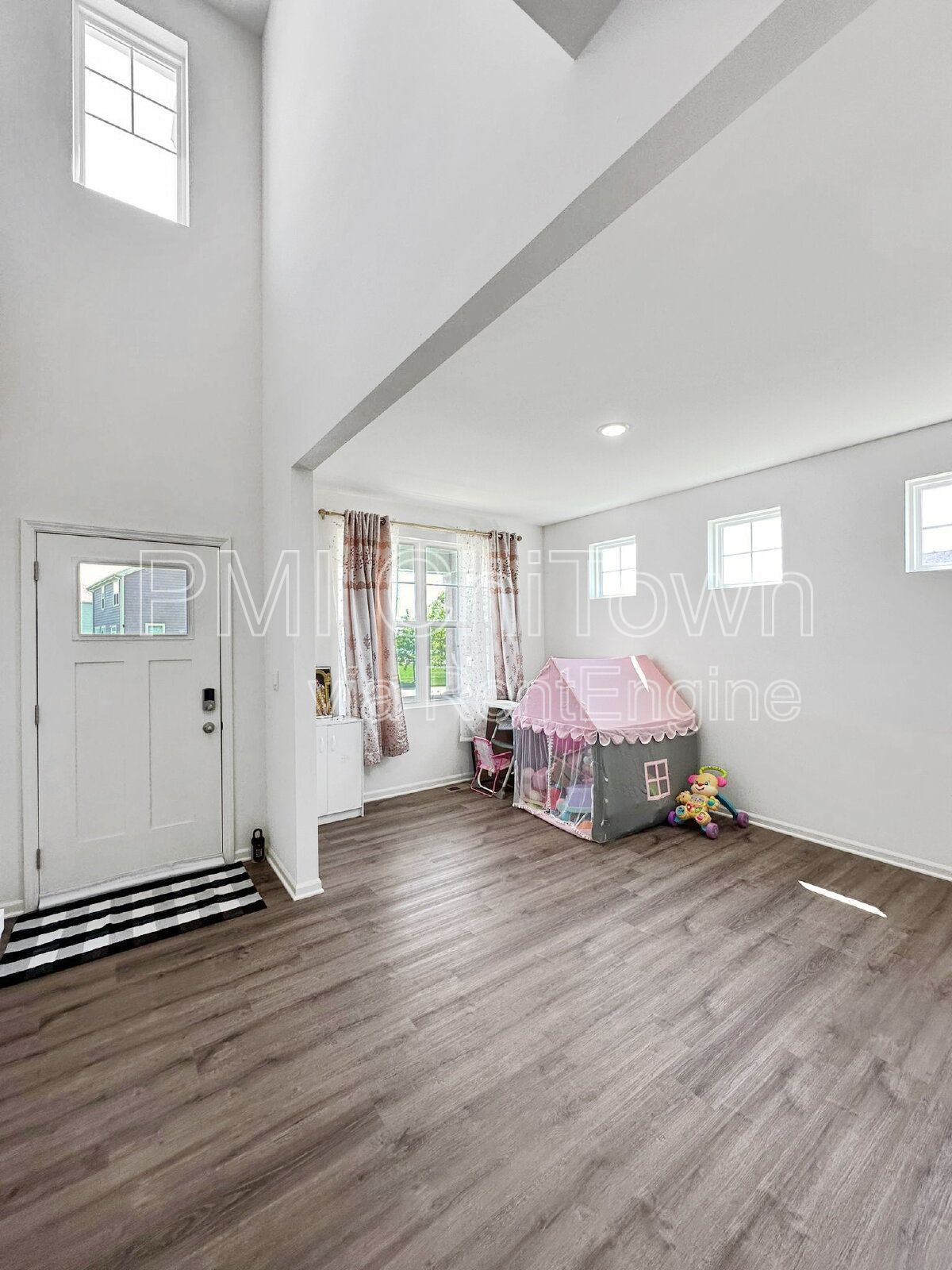 Highland Woods Corner Gem! property image