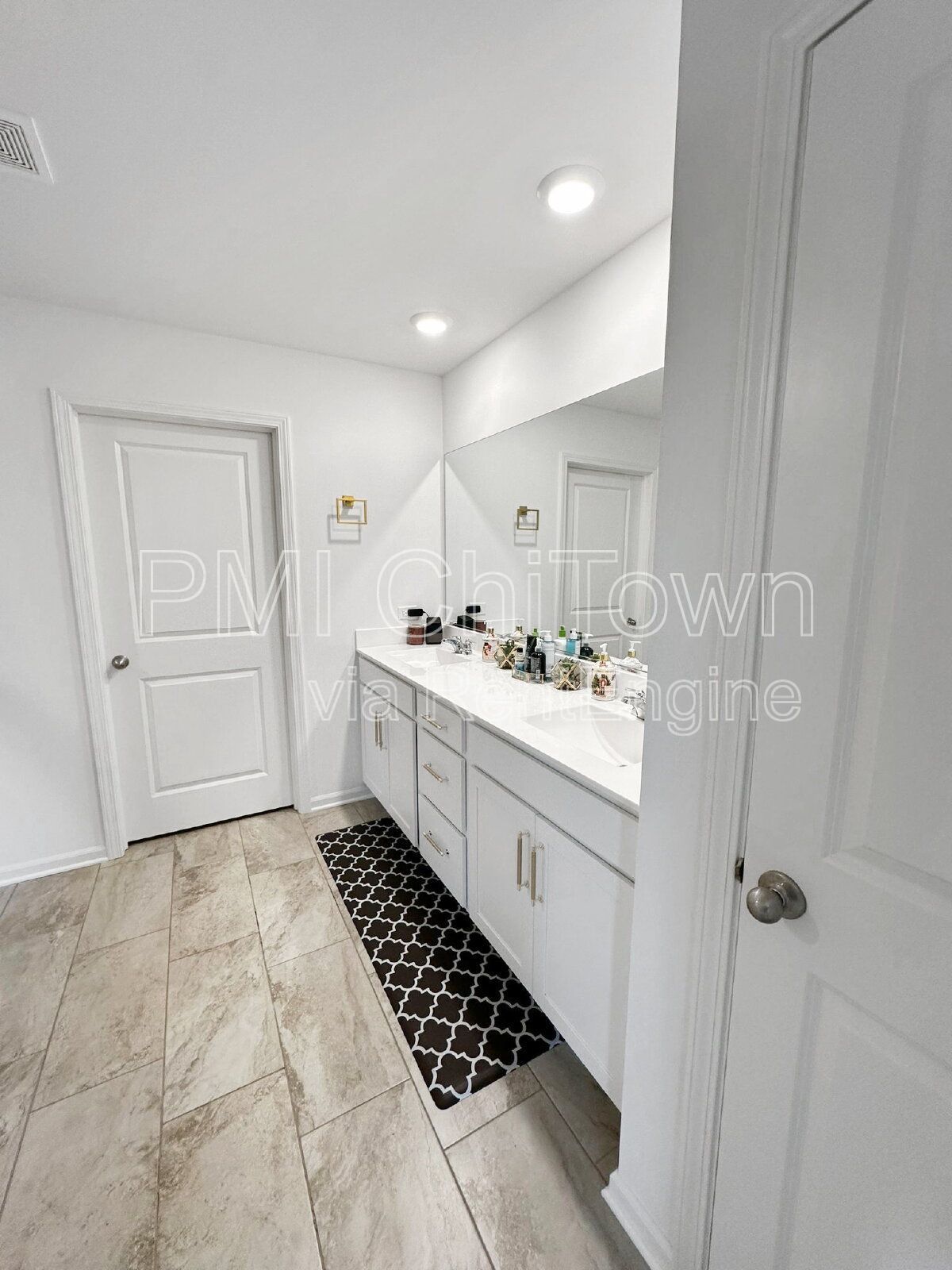 Highland Woods Corner Gem! property image