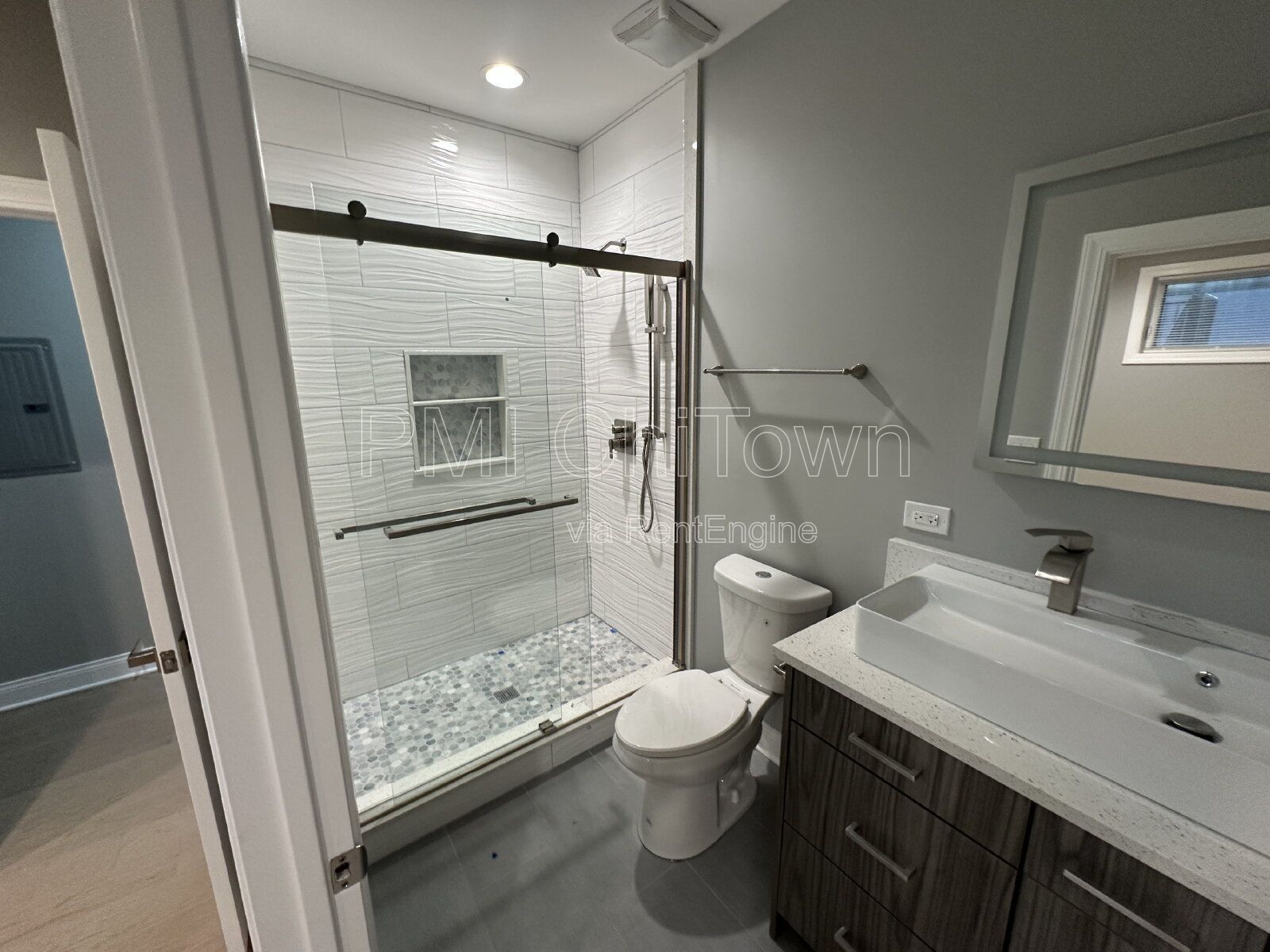 3 Bedroom/ 2 Bathroom luxurious condo for Rent! property image