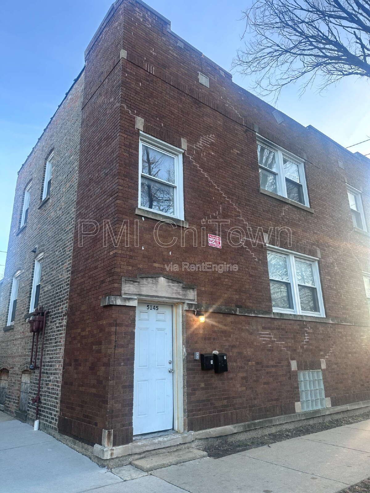 Available now: A 2-bedroom, 1-bathroom unit in move-in condition. property image