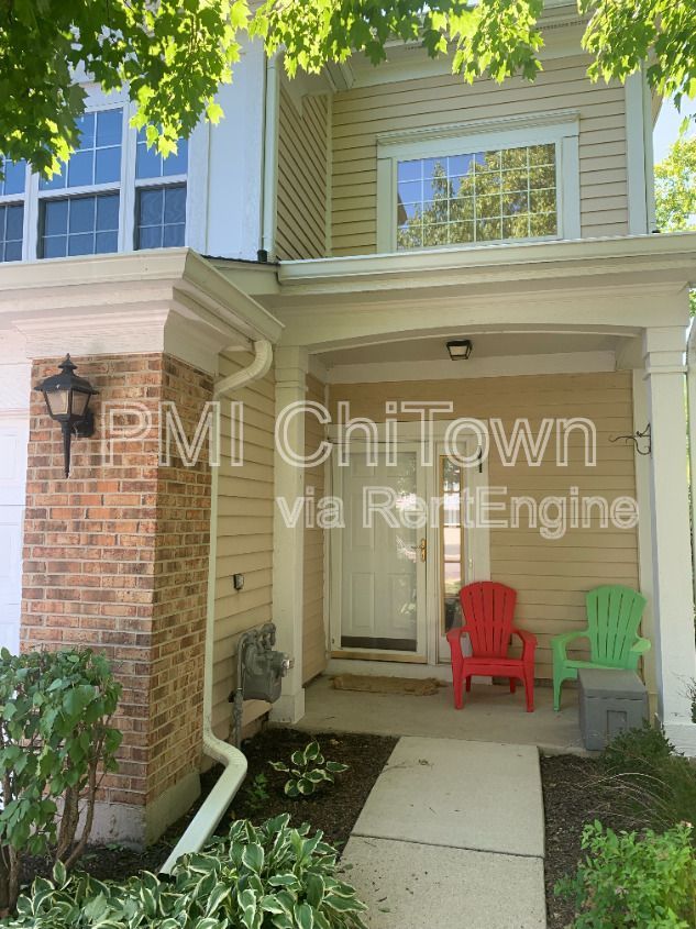 Gorgeous 2Bed/2.1 Bath end unit Available for Rent! property image