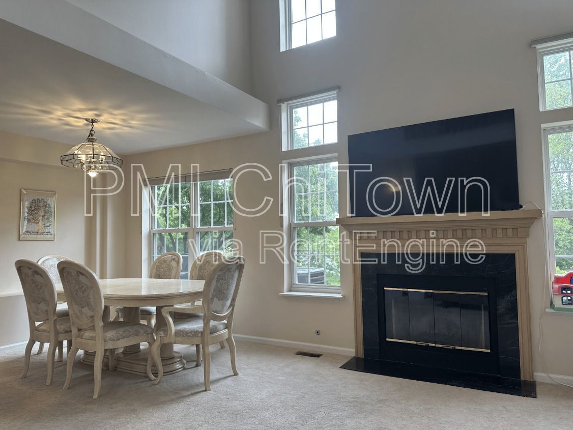 Gorgeous 2Bed/2.1 Bath end unit Available for Rent! property image