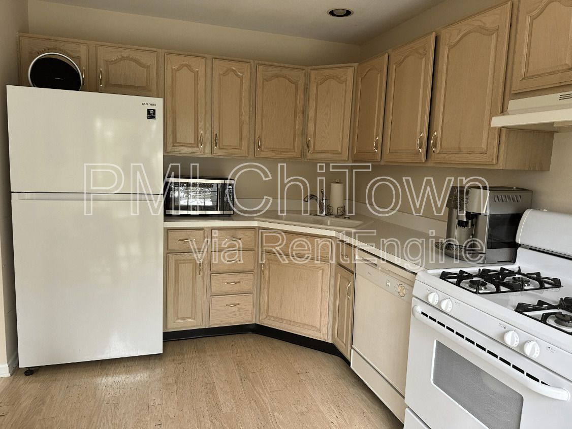 Gorgeous 2Bed/2.1 Bath end unit Available for Rent! property image