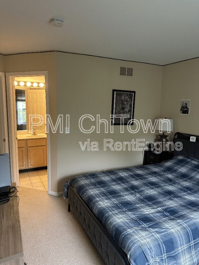 Gorgeous 2Bed/2.1 Bath end unit Available for Rent! property image