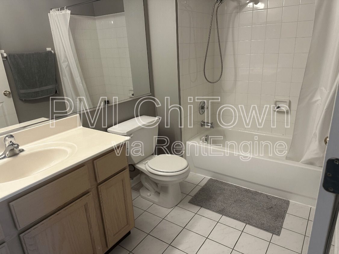 Gorgeous 2Bed/2.1 Bath end unit Available for Rent! property image