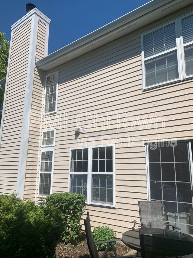 Gorgeous 2Bed/2.1 Bath end unit Available for Rent! property image