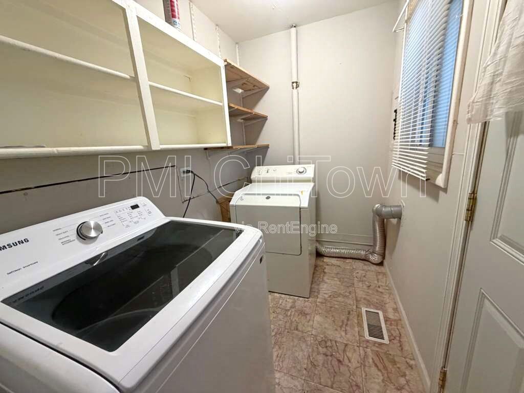 For Rent: 3Beds and 1Bath Hoffman Estates Home! property image