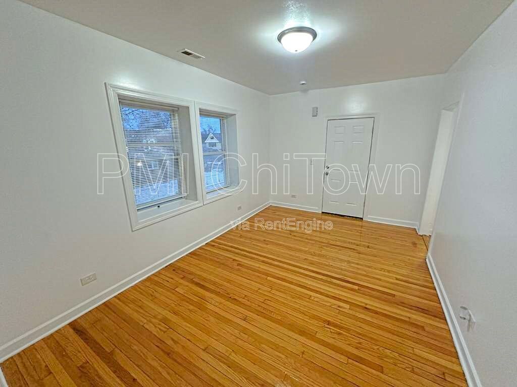 Available now: A 2-bedroom, 1-bathroom unit in move-in condition. property image