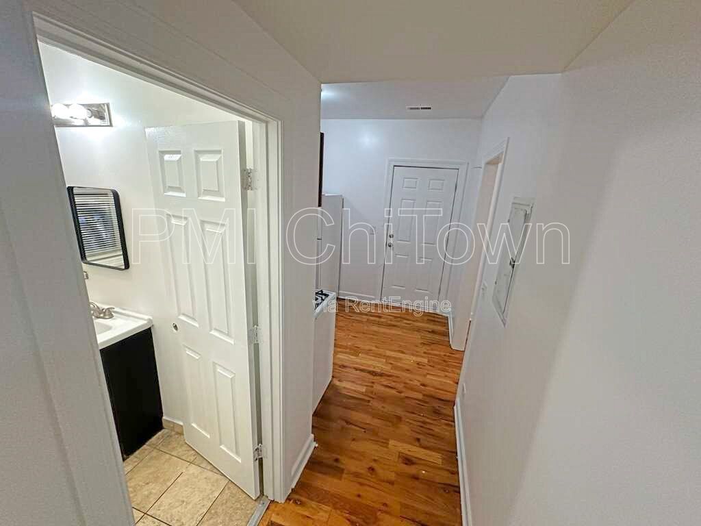 Available now: A 2-bedroom, 1-bathroom unit in move-in condition. property image