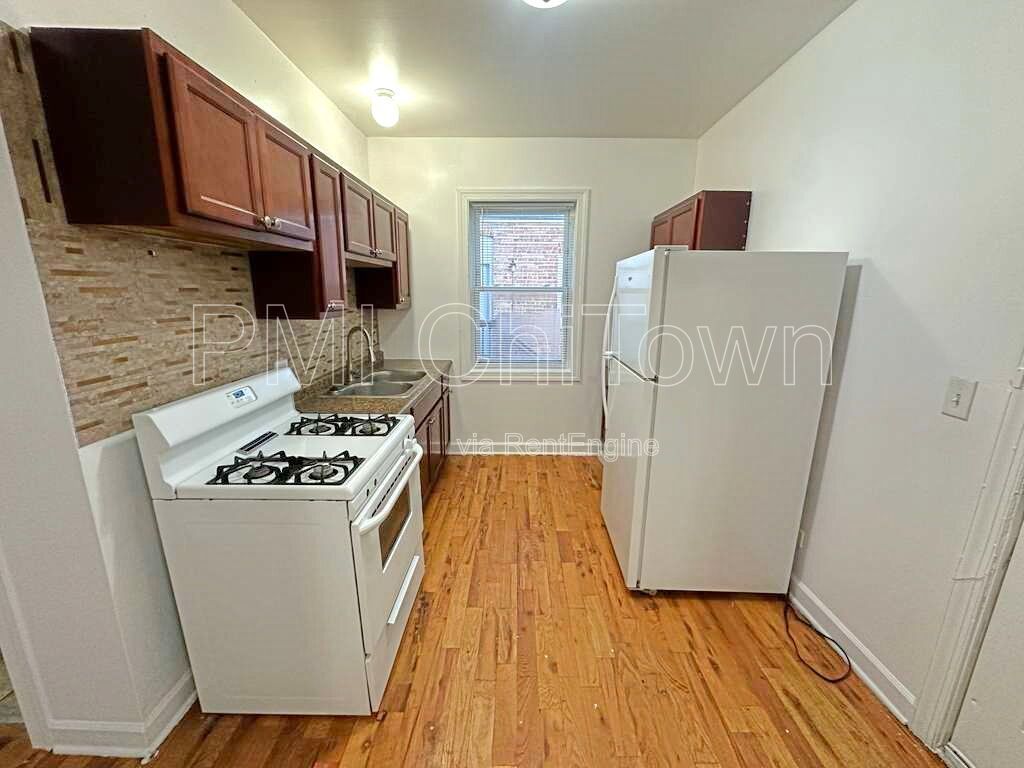 Available now: A 2-bedroom, 1-bathroom unit in move-in condition. property image
