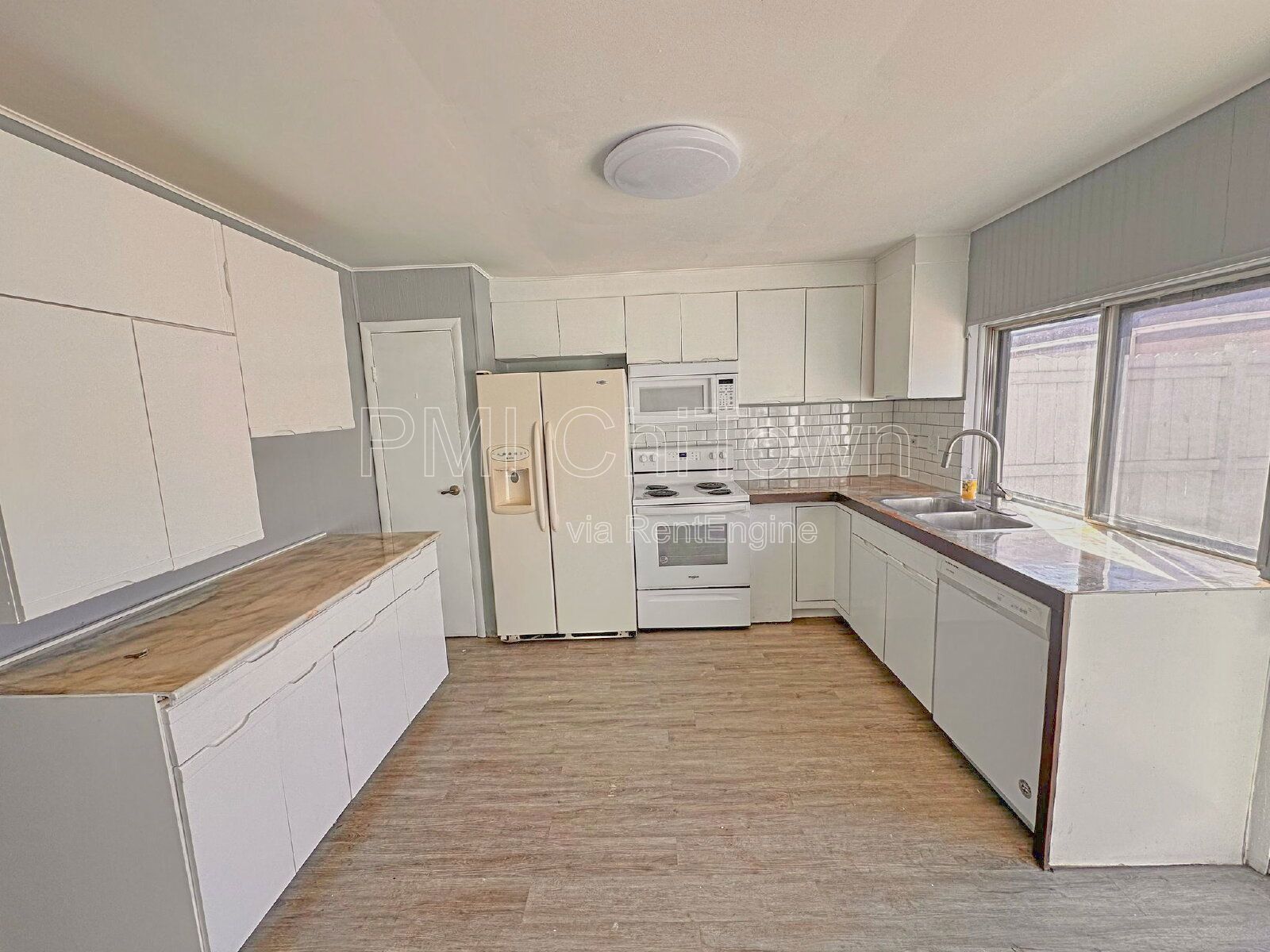 4 Bedroom, 2.5 Bathroom Townhome Available for Rent!! property image