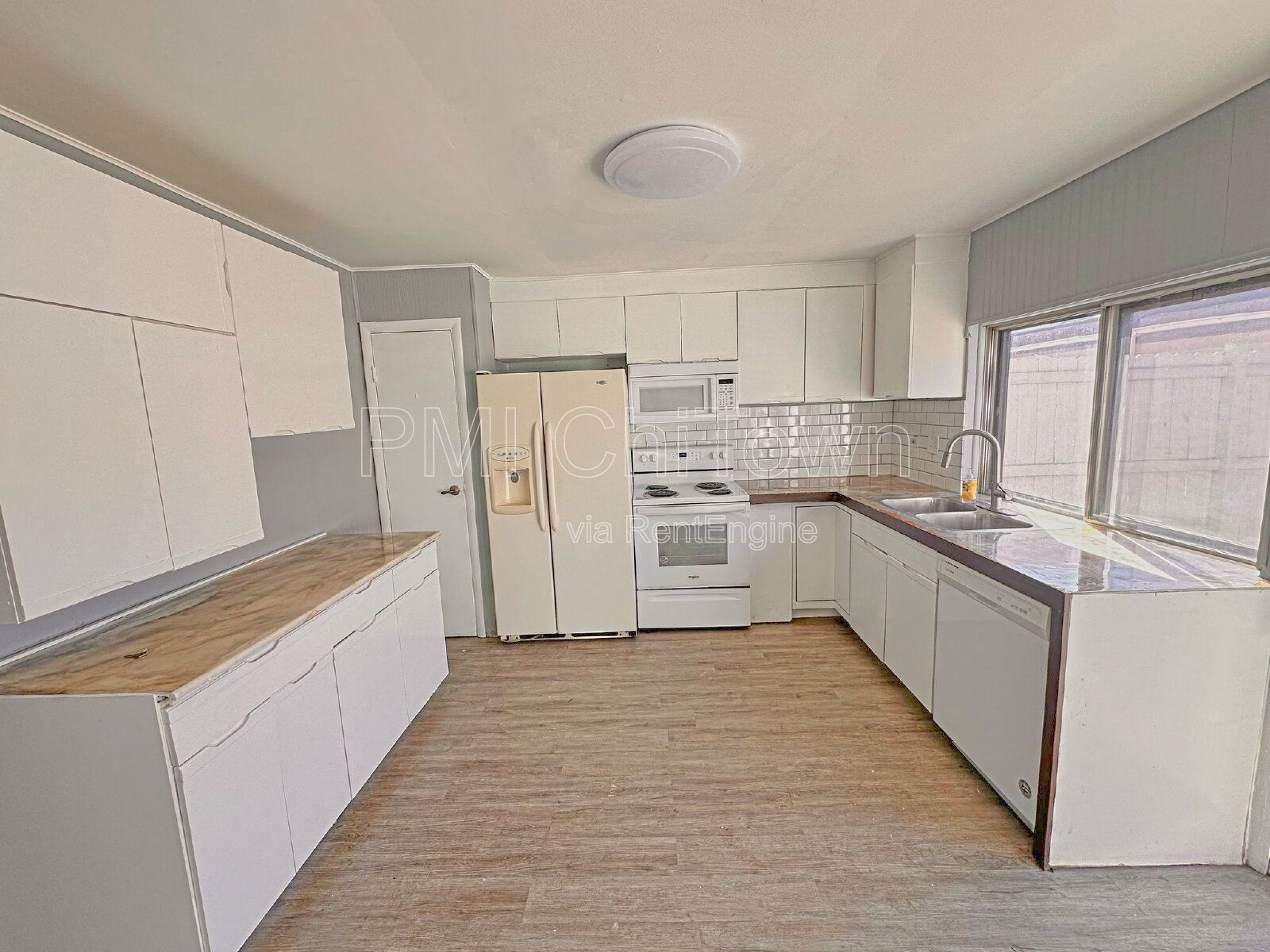 4 Bedroom, 2.5 Bathroom Townhome Available for Rent!! property image