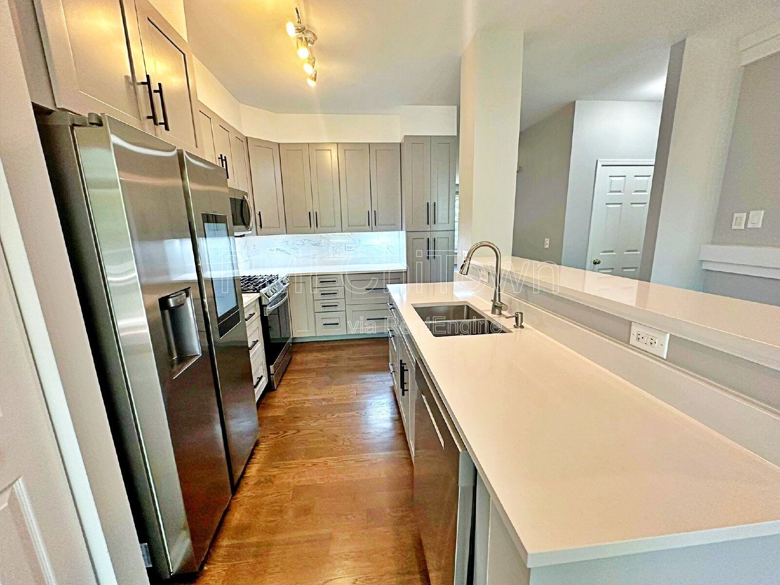 Gorgeous townhome available for Rent! property image