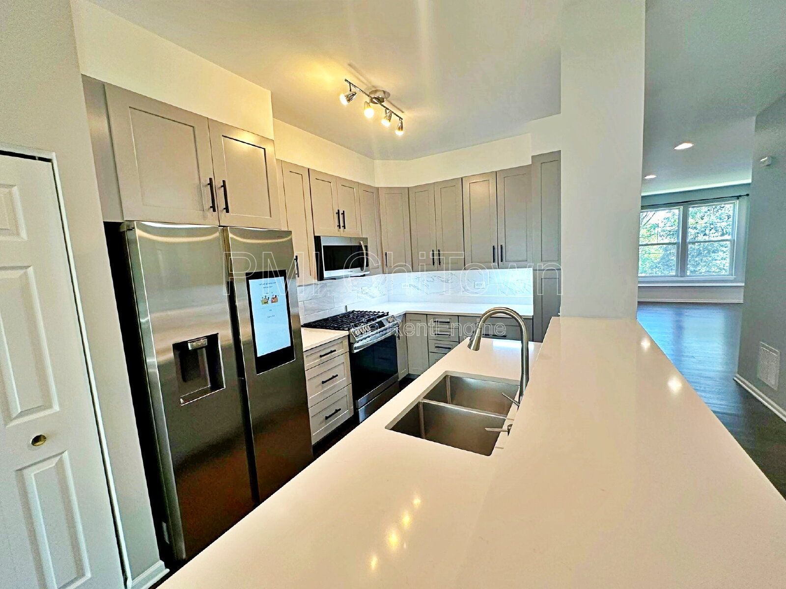 Gorgeous townhome available for Rent! property image