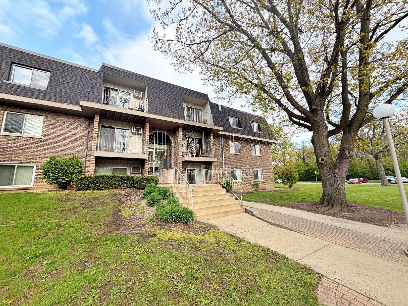 Move in Ready unit with 2 Bedrooms and 1 Bathroom available for Rent! property image