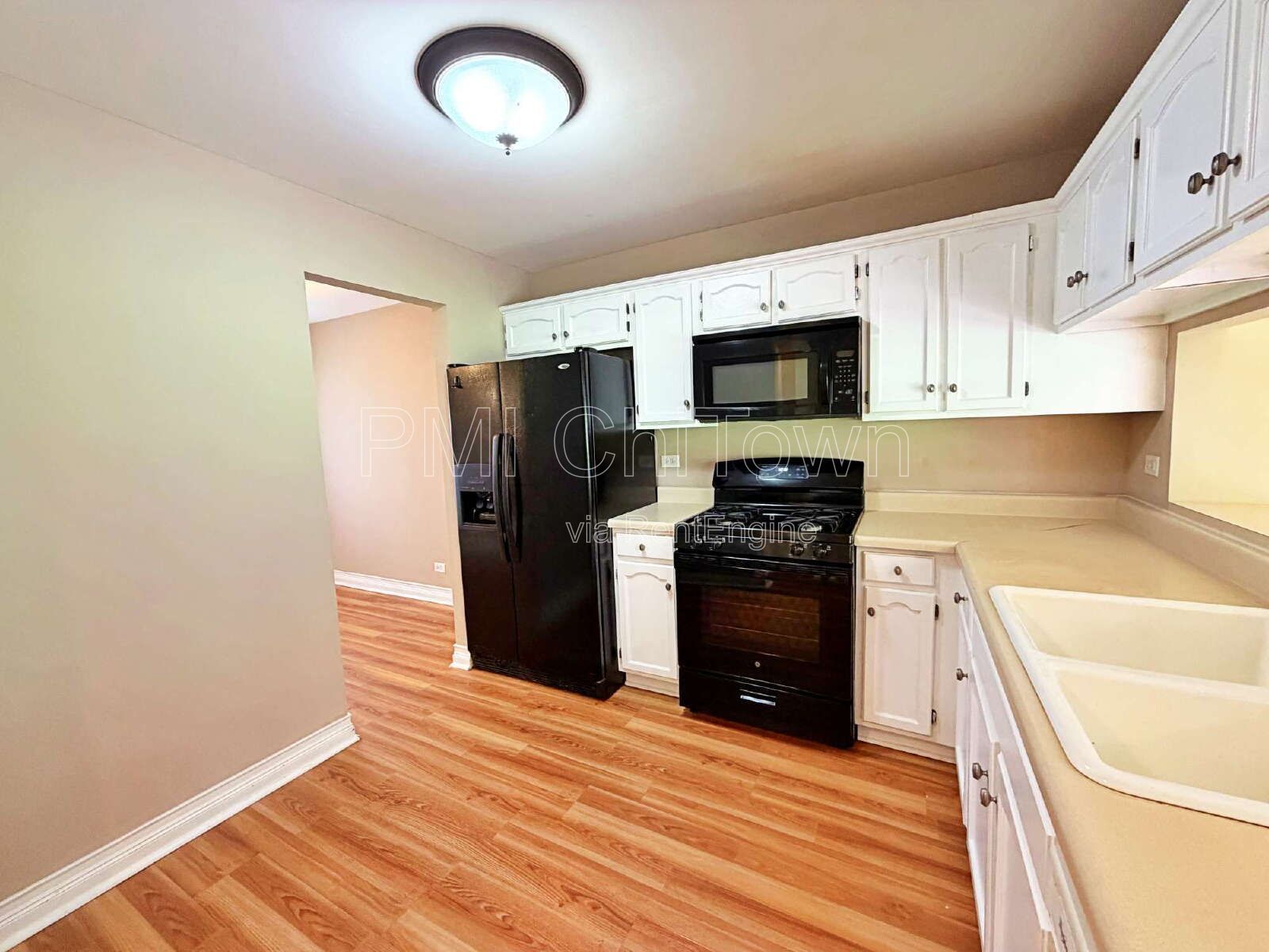 3 beds & 2.1 baths. Available for Rent!!! property image