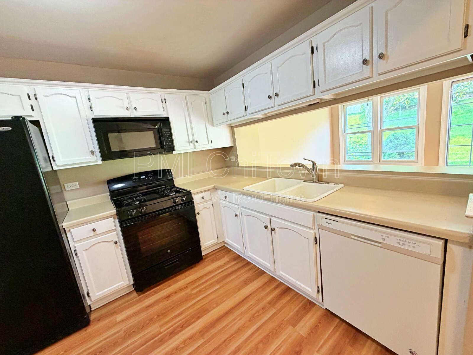 3 beds & 2.1 baths. Available for Rent!!! property image