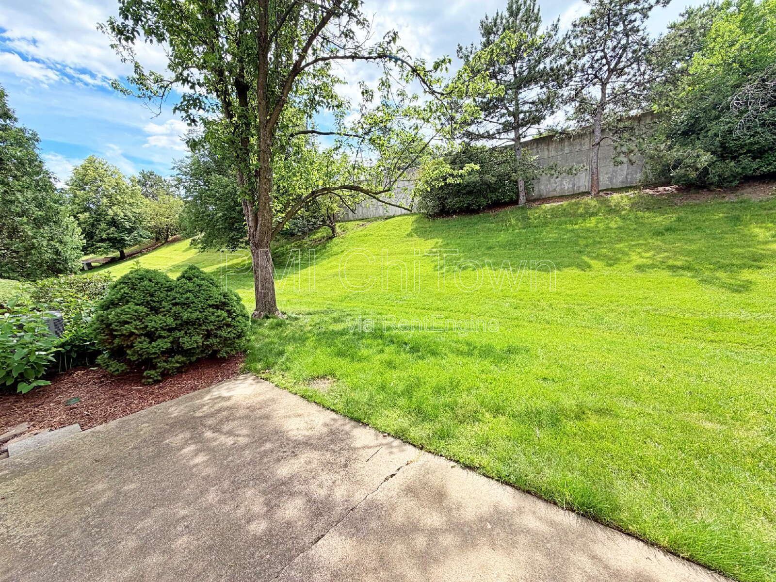 3 beds & 2.1 baths. Available for Rent!!! property image