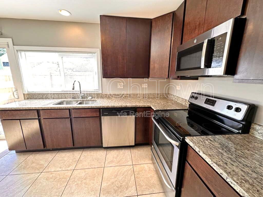 3-bedroom, 2.5-bath townhome available for Rent! property image