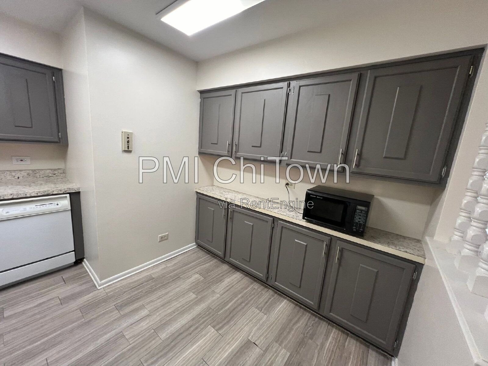 2 Bedroom, 1.5 Bathroom condo available for Rent! property image